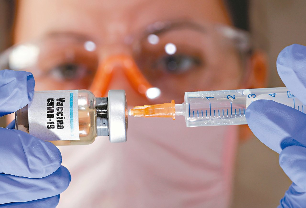 俄羅斯11日宣布率先核准全球首支新冠肺炎疫苗「史普尼克V」後，今天與巴西巴拉納州政府簽署一份研發「史普尼克V」的了解備忘錄，可能在巴西進行第3階段人體臨床試驗。路透