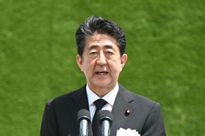 日本首相安倍晉三6日和9日分別在發生原爆的廣島市和長崎市發表75周年談話，但兩場致詞內容卻高度相近，引發外界熱議。法新社