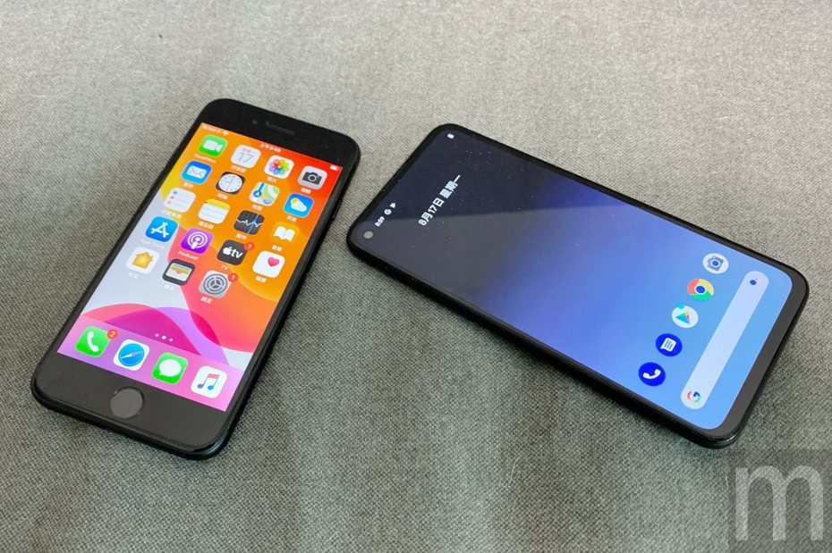 ▲近期推出的Pixel 4a (右)、新款iPhone SE (左)該選誰？