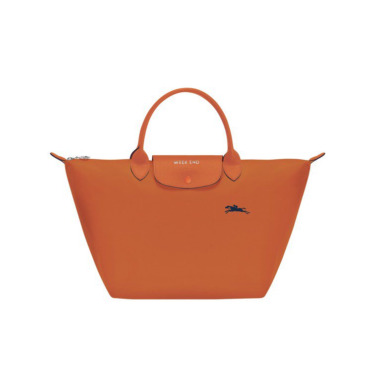 My Pliage Club橘色手提包，依尺寸4,900至6,200元。圖／LONGCHAMP提供
