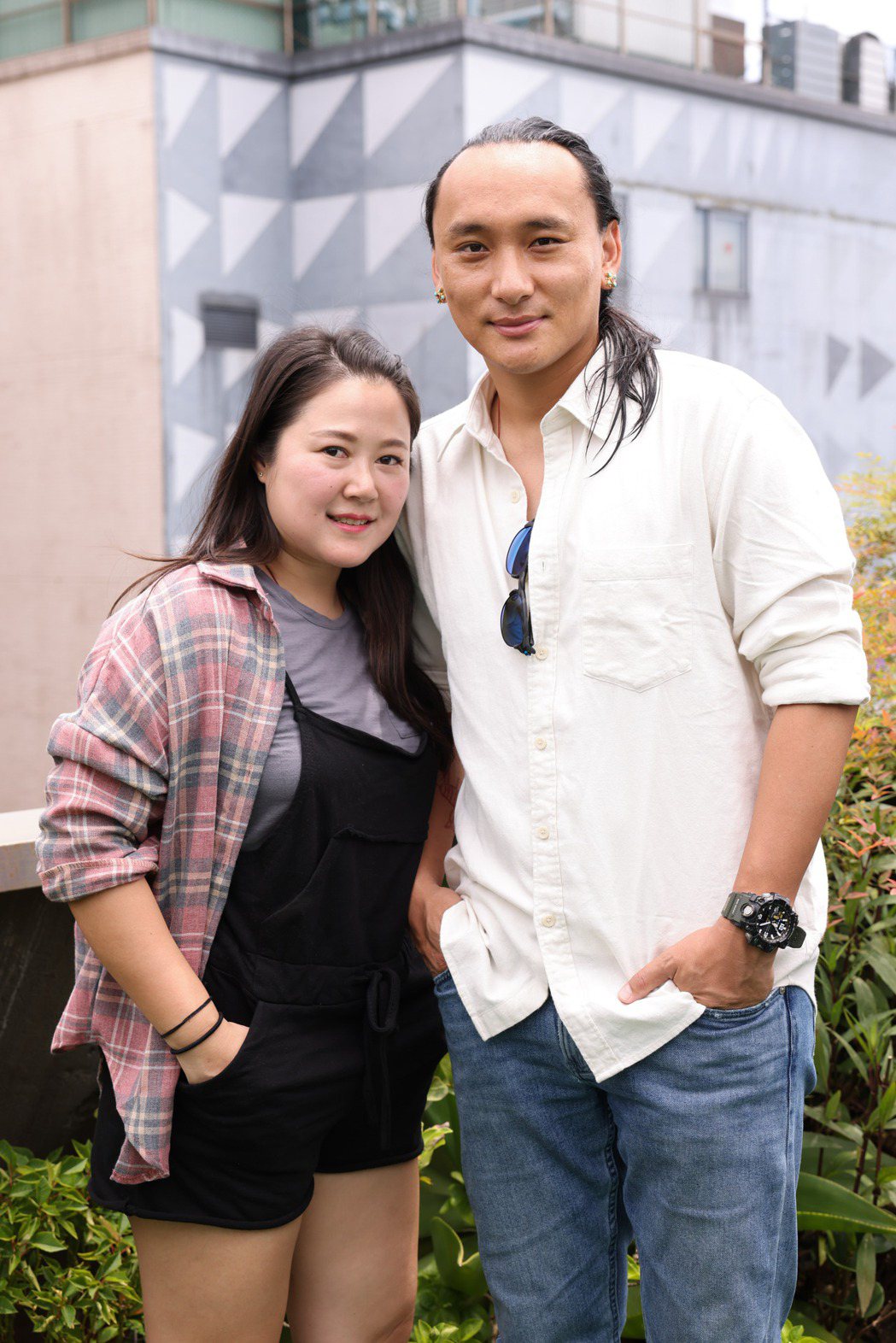 「不丹是教室」導演巴沃（右）、製片賴梵耘（左）接受媒體聯訪。圖／記者季相儒攝