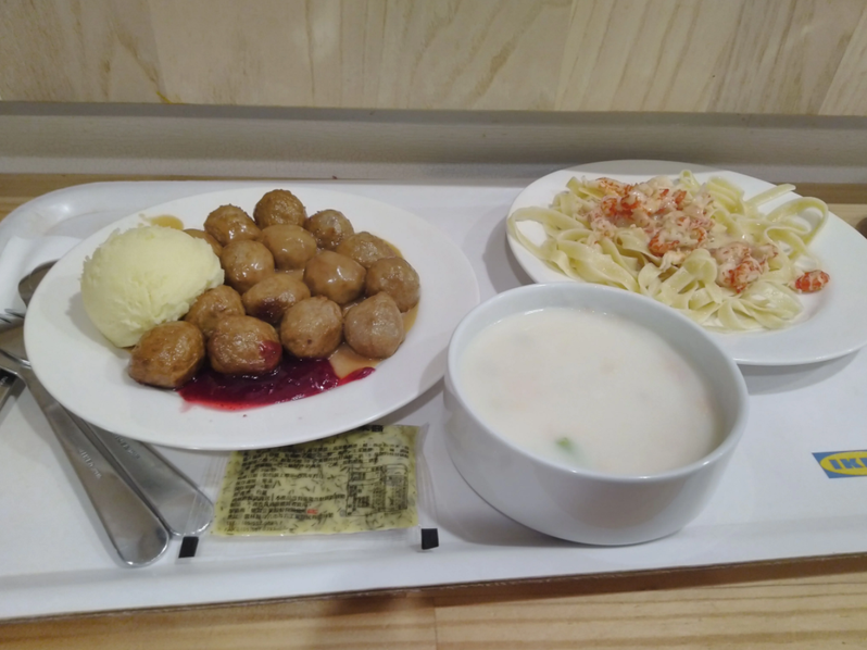 有網友去試吃IKEA新推出的餐點「小龍蝦義大利麵」。圖擷自Dcard