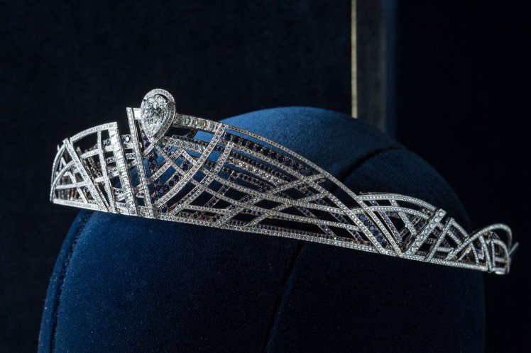 Mirage系列頂級珠寶可轉換式冠冕，約4500萬元。圖／CHAUMET提供