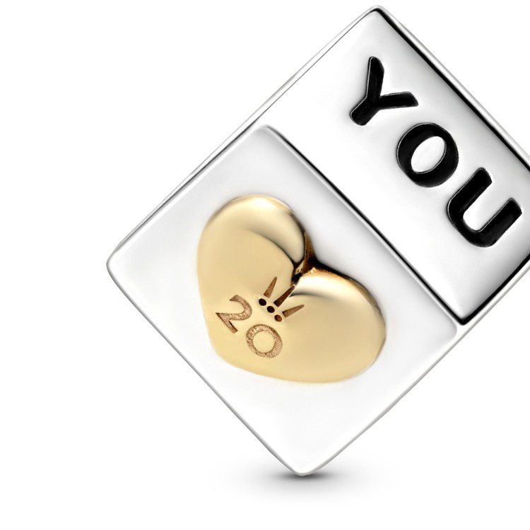Pandora八月限定愛的骰子14K金、925 銀雙色串飾，3,680元。圖／P...