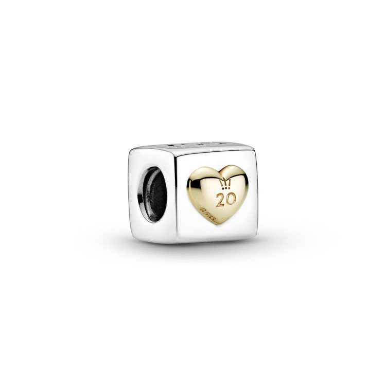 Pandora八月限定愛的骰子14K金、925 銀雙色串飾，3,680元。圖／Pandora提供