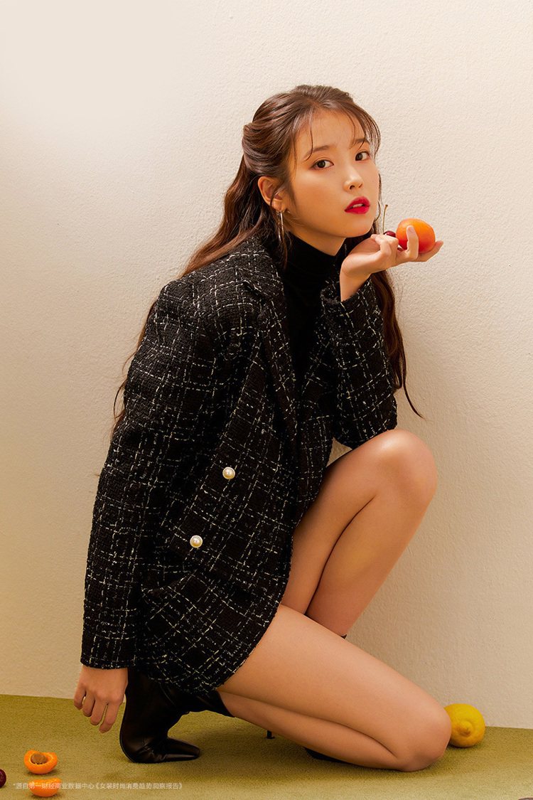 韓國女星IU李知恩跨行當女裝品牌時尚總監，並親自上陣演繹秋季系列服飾。圖／摘自微博