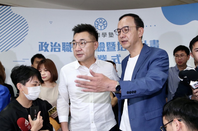 國民黨主席江啟臣（左）、前主席朱立倫（右）的關係，恐攸關國民黨的未來。圖／聯合報系資料照片