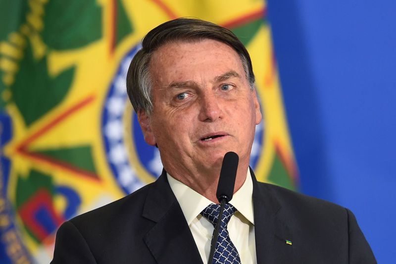 巴西總統波索納洛改口說不會購買中國製疫苗，並在臉書發文指「巴西人民不會成為任何人的白老鼠」。法新社