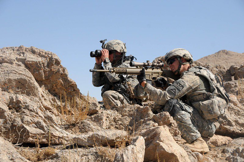 由於任務需要，狙擊手鮮少單獨行動，都是以小組為之。 圖／美國陸軍