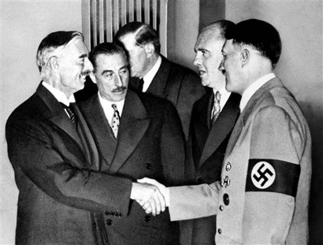 張伯倫再度訪問德國後告訴他妹妹希爾達（Hilda）：「我看到希特勒時，他的外表和...