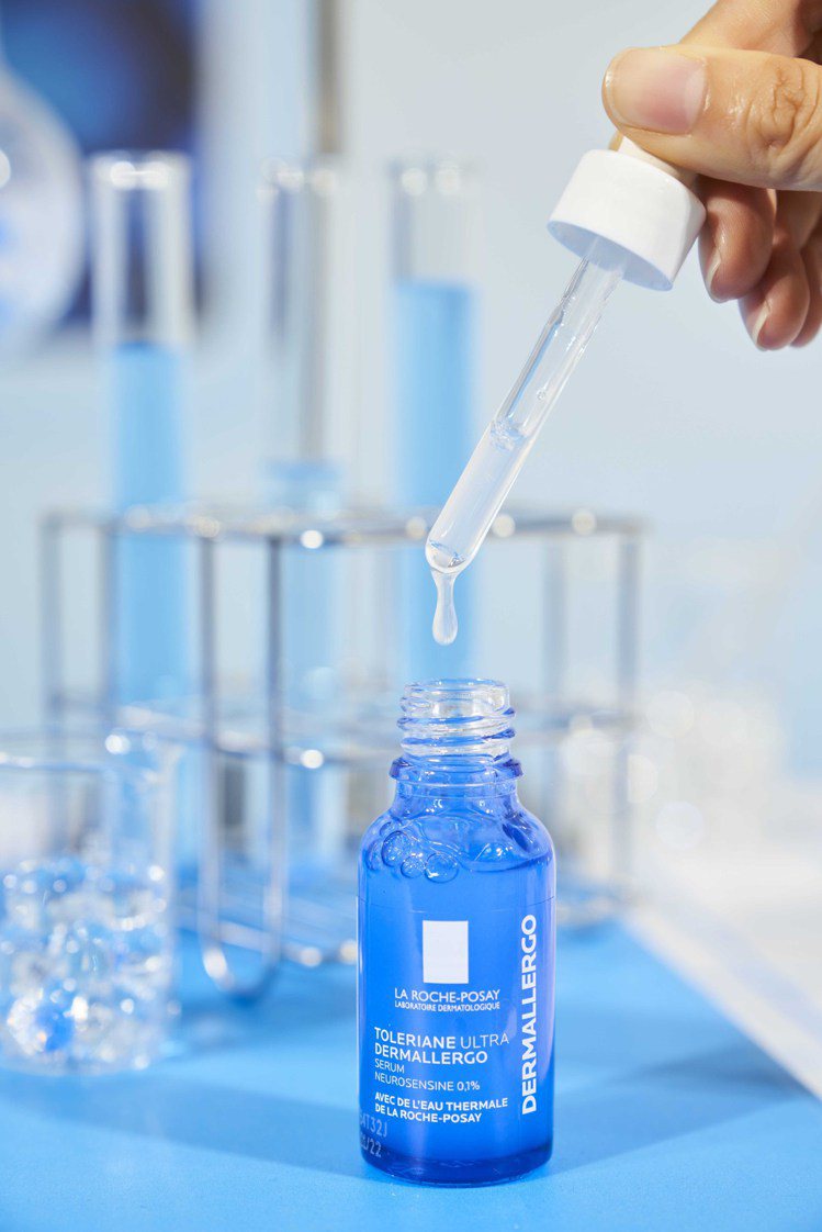 理膚寶水多容安舒緩保濕修護精華#安心小藍瓶 20ml／1,280元。圖／理膚寶水提供