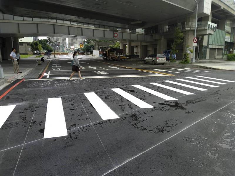 台中市東區大智路開通在即，第三警分局從上月17日開始，針對大智北路、大智北一街一帶，告發違規停車。記者陳宏睿／攝影