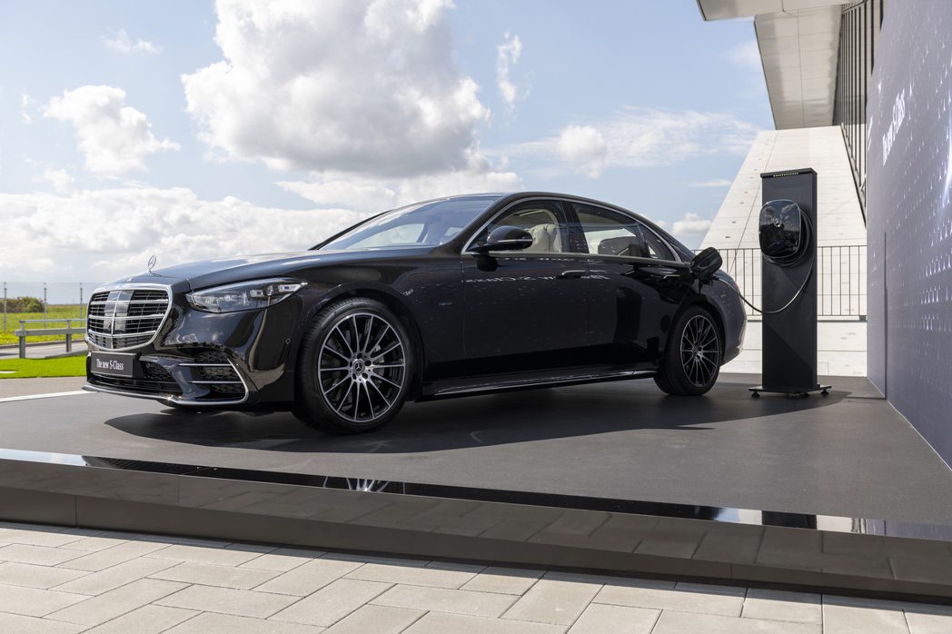 全新Mercedes-Benz S 580e PHEV目前僅規劃在歐洲市場販售。 摘自Mercedes-Benz