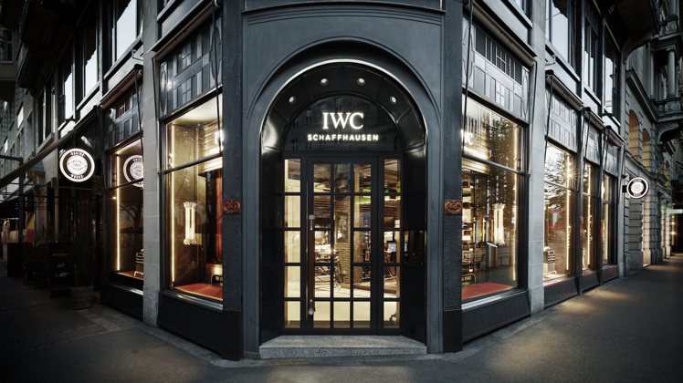 位於日內瓦車站旁的iWC專賣店，近期重新裝潢完成。圖 / IWC提供。