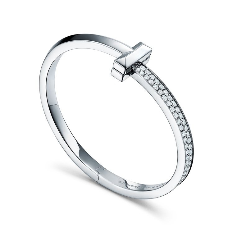 Tiffany T1 18K白金寬版鑲鑽手環，67萬元。圖／TIFFANY提供