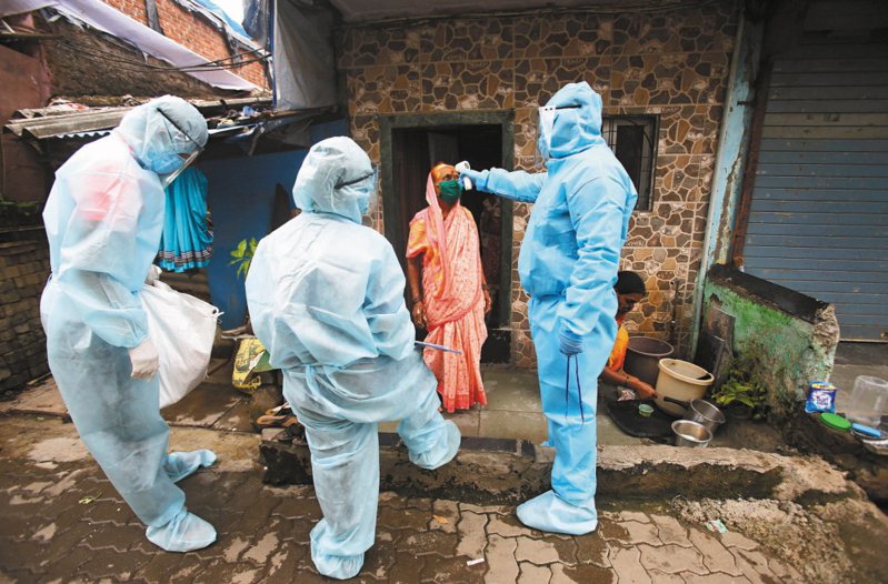 印度政府加強貧民窟的疫情檢驗。 圖／美聯社