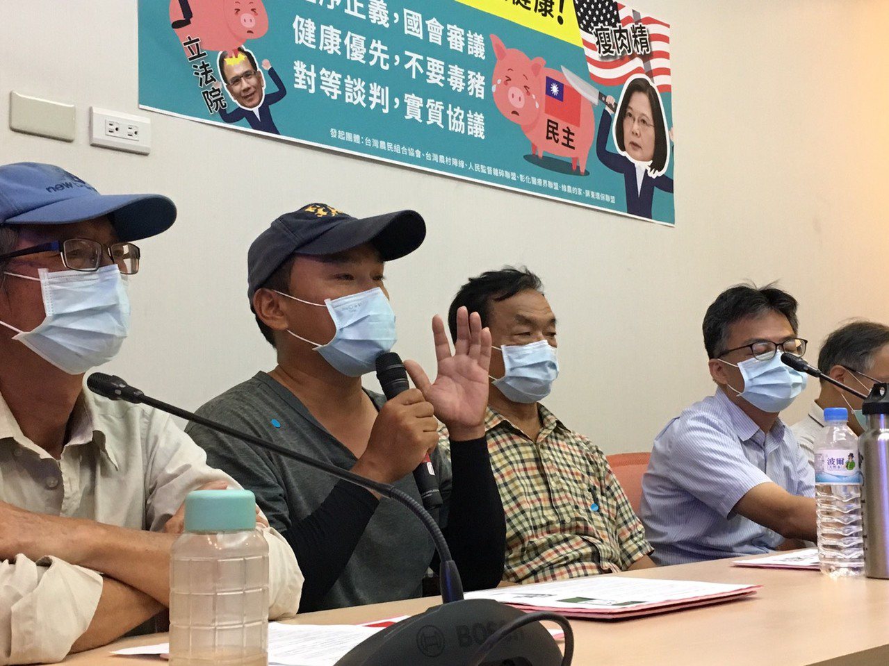 彰化醫療界聯盟、台灣農民組合協會、屏東環保聯盟等多個民間團體，今天舉辦記者會發起反對萊豬連署。記者吳姿賢／攝影