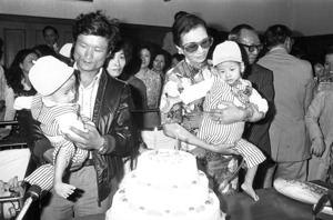 1979年10月9日臺大醫院為成功進行分割手術的連體嬰兄弟忠仁、忠義舉辦滿月茶會。圖／聯合報系資料照片