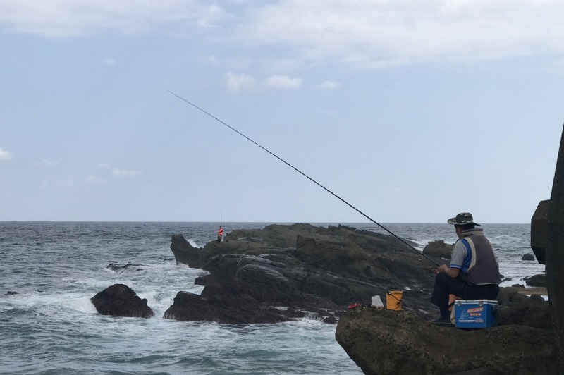 很多釣客喜歡在海景第一排釣魚，但這裡也往往是危險第一排。記者吳淑君／攝影