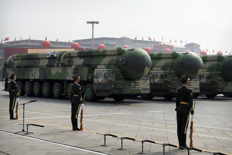 中國大陸去年十月一日舉辦建政七十周年閱兵儀式和遊行，展示東風41洲際彈道飛彈。美聯社
