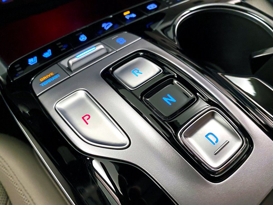第四代Hyundai Tucson改採線傳式排檔。 摘自Hyundai