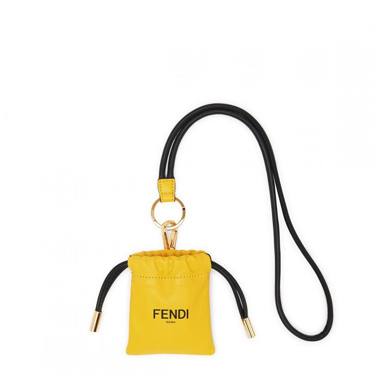 FENDI Signature造型迷你包，15,500元。圖／FENDI提供