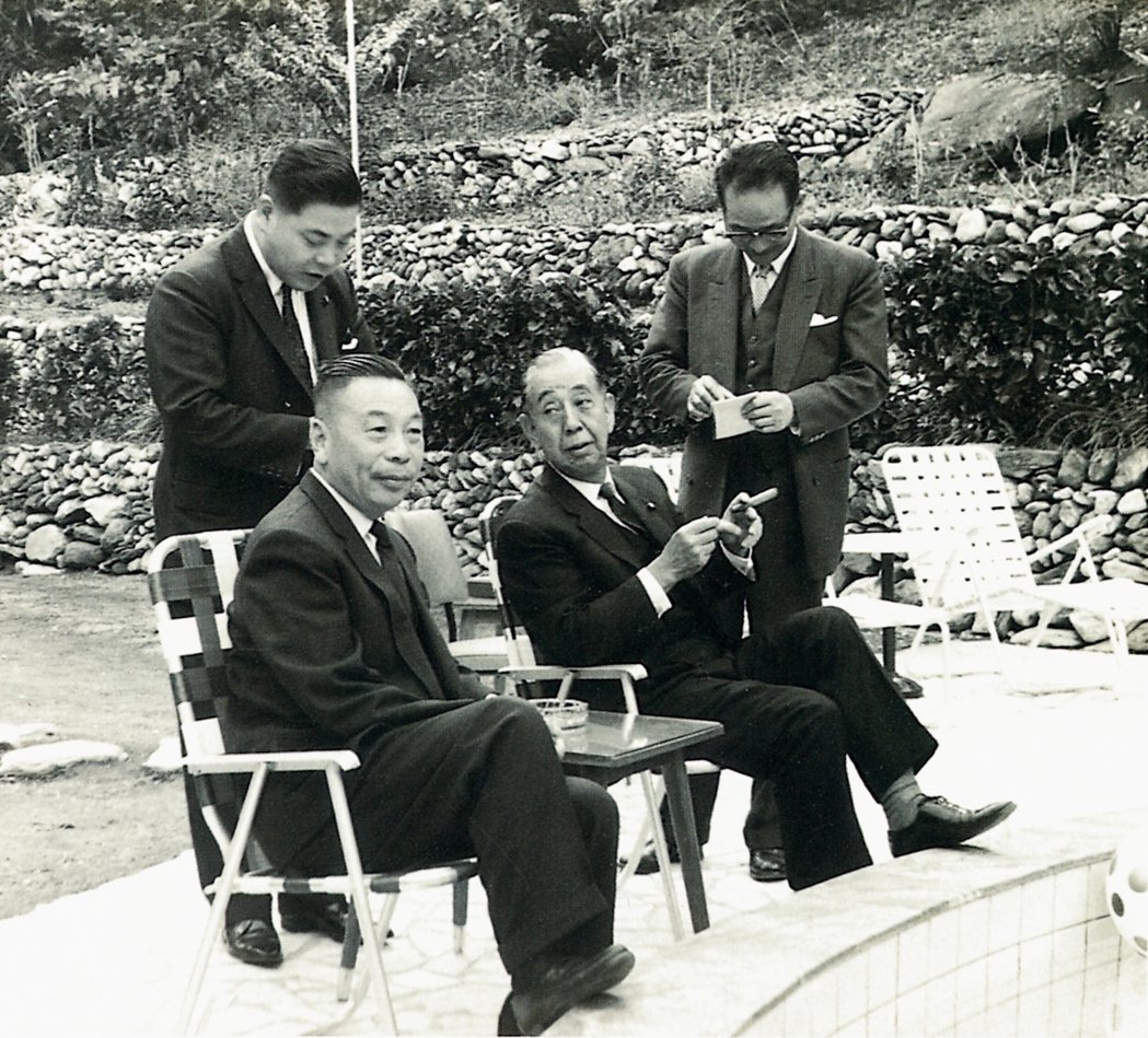 1967年12月，時任國防部長蔣經國邀請訪台的日本前首相岸信介，一同到太魯閣的天...