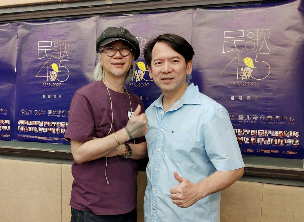 「民歌45」製作人李建復（右）與導演李明智。圖／獨一無二娛樂文化提供