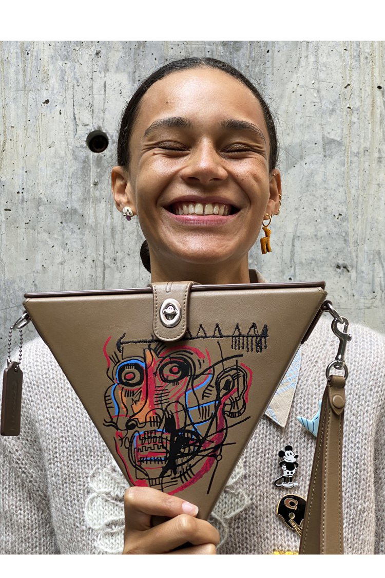 COACH X Jean-Michel Basquiat系列延續到2021春季。