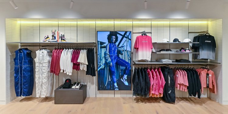 Jordan 301 Taichung店還打造了女性的專屬購物空間，讓女孩們也能悠閒的享受運動時尚。圖／Nike提供