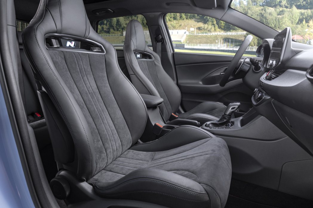 小改款Hyundai i30 N首度新增了N Light Seats輕量化跑車座...