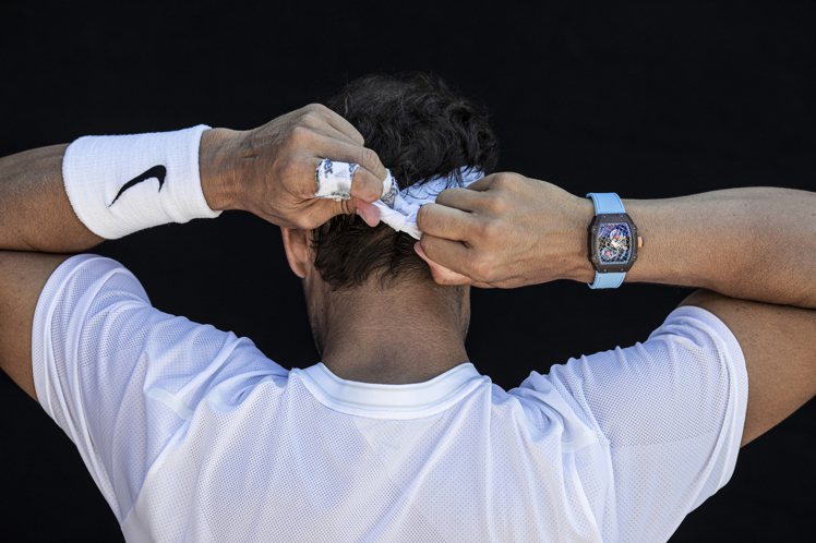 Rafael Nadal常配戴RICHAD MILLE腕表在紅土爭戰，並成為場邊...