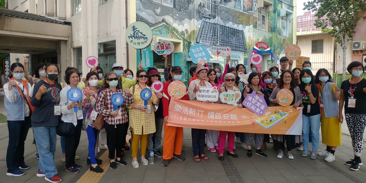 新竹市衛生局9月25日在新竹市立眷村博物館舉辦的失智友善主題活動，由市議員張祖琰邀請新竹市婦女會及地方民眾共同參與。　圖／新竹市衛生局提供