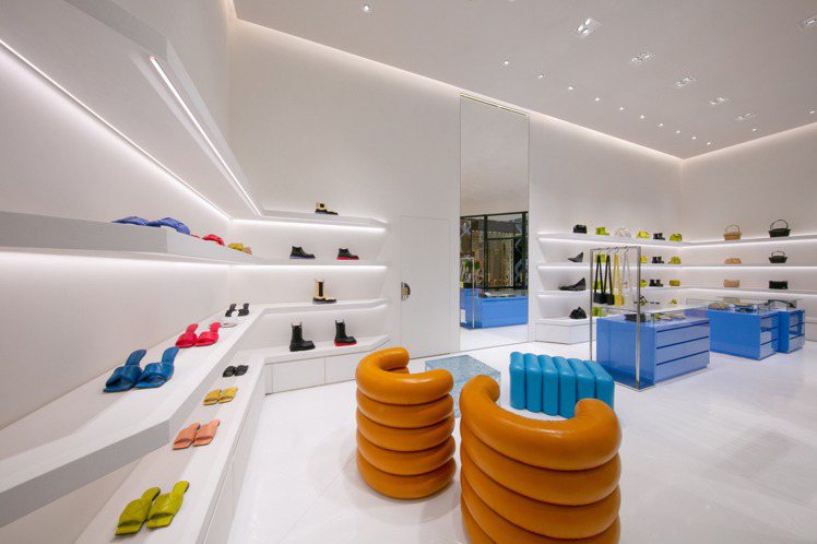 義大利時尚品牌BOTTEGA VENETA在台北遠東SOGO百貨復興館開設全新店鋪。圖／BOTTEGA VENETA提供