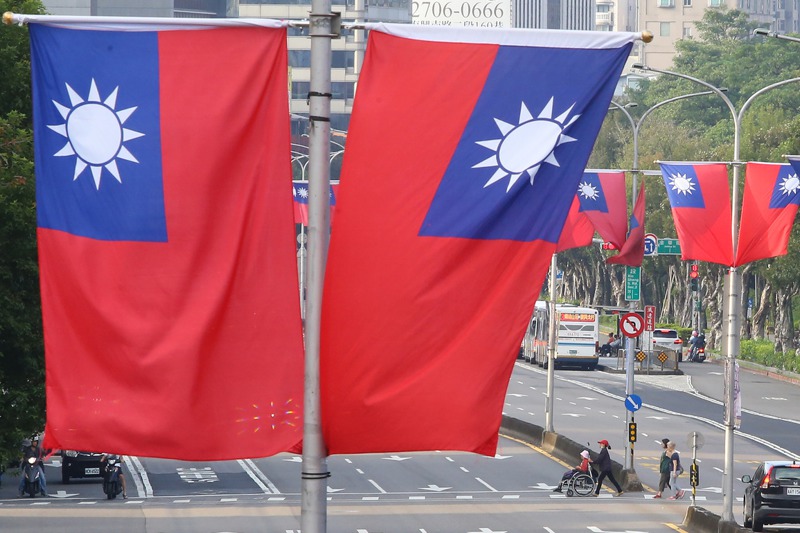 又到光輝十月，圖為去年台北街頭出現難得一見的旗海飄揚景象。圖／聯合報系資料照片