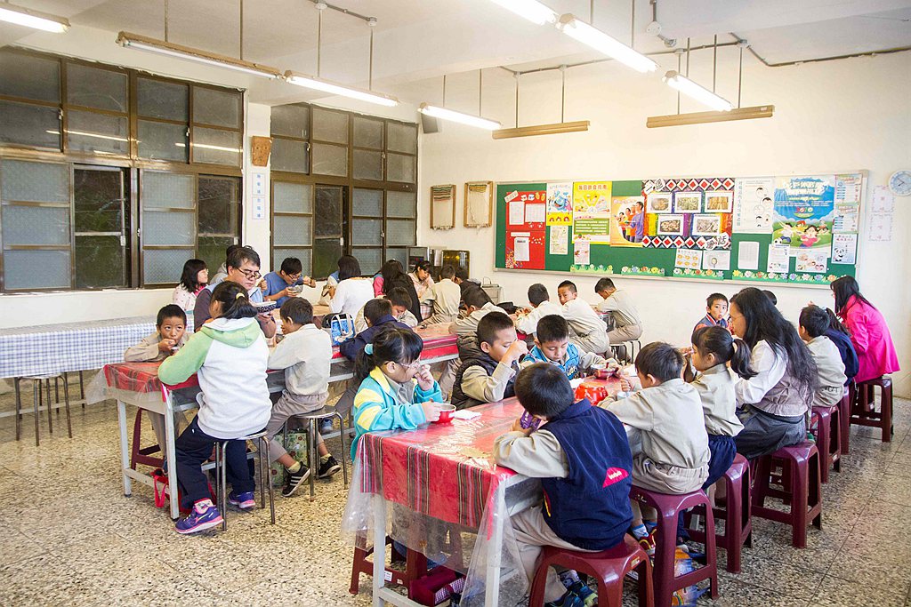 台灣意美汽車希冀能為偏鄉學童貢獻一己之力，與《知果堂》合作進行「回饋偏鄉學校計畫...