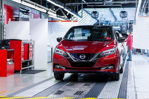 全球最熱賣電動車之爭！Nissan慶賀第50萬輛Leaf於英國下線