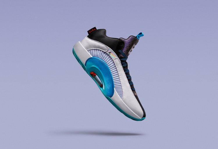 Air Jordan XXXV Morpho鞋，配色靈感源於閃蝶美麗的藍綠色身影，絢麗的雙翼斑斕奪目象徵著運動員靈活多變的球風。圖／NIKE提供