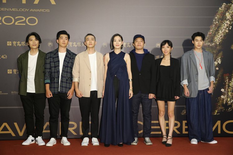 第31屆金曲獎在台北流行音樂中心舉行，安溥（左四）走星光大道。記者季相儒／攝影