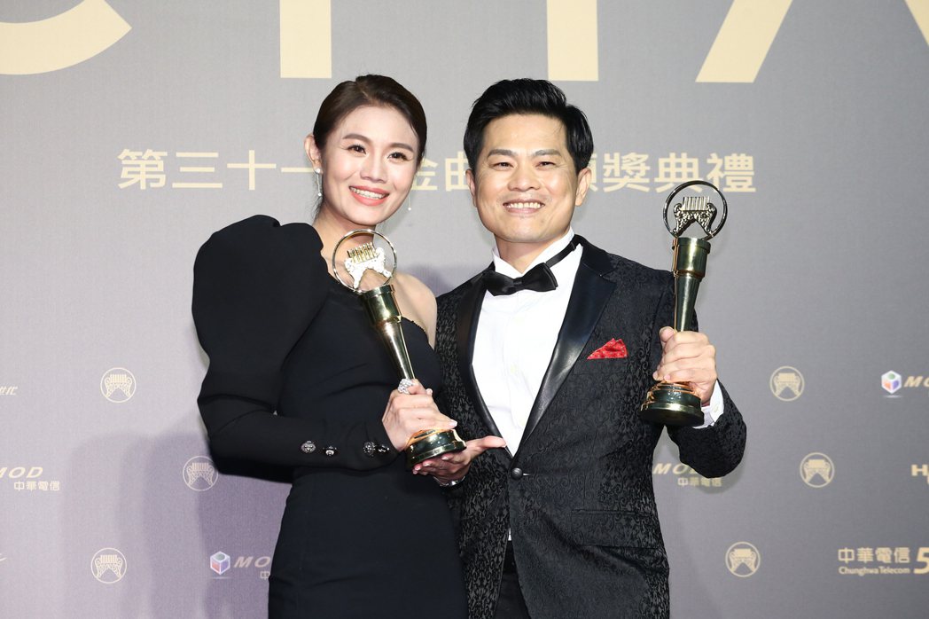 第31屆金曲獎，蘇明淵（右）、朱海君（左）獲得最佳台語男女歌手獎。記者曾原信／攝...