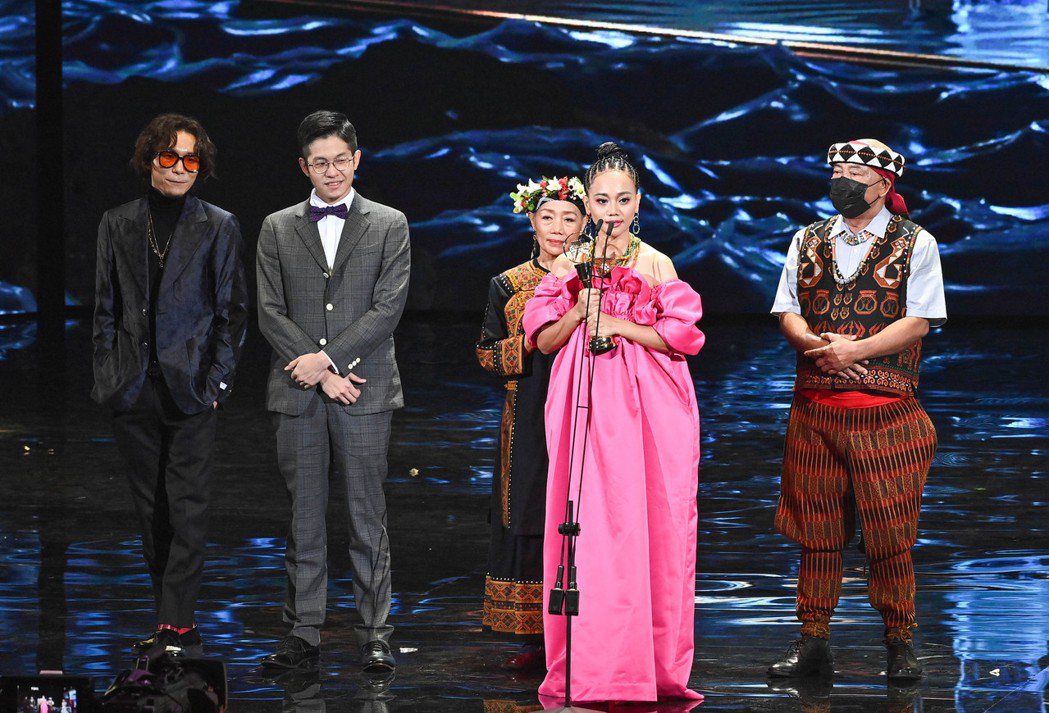第31屆金曲獎，阿爆《kinakaian 母親的舌頭》獲得年度專輯獎。圖／台視提