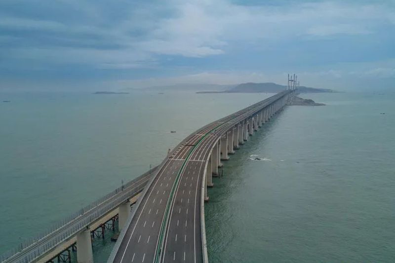 平潭海峽公鐵大橋兩用大橋已完工，公路橋面10月1日起先行試通車。圖／取自新華網