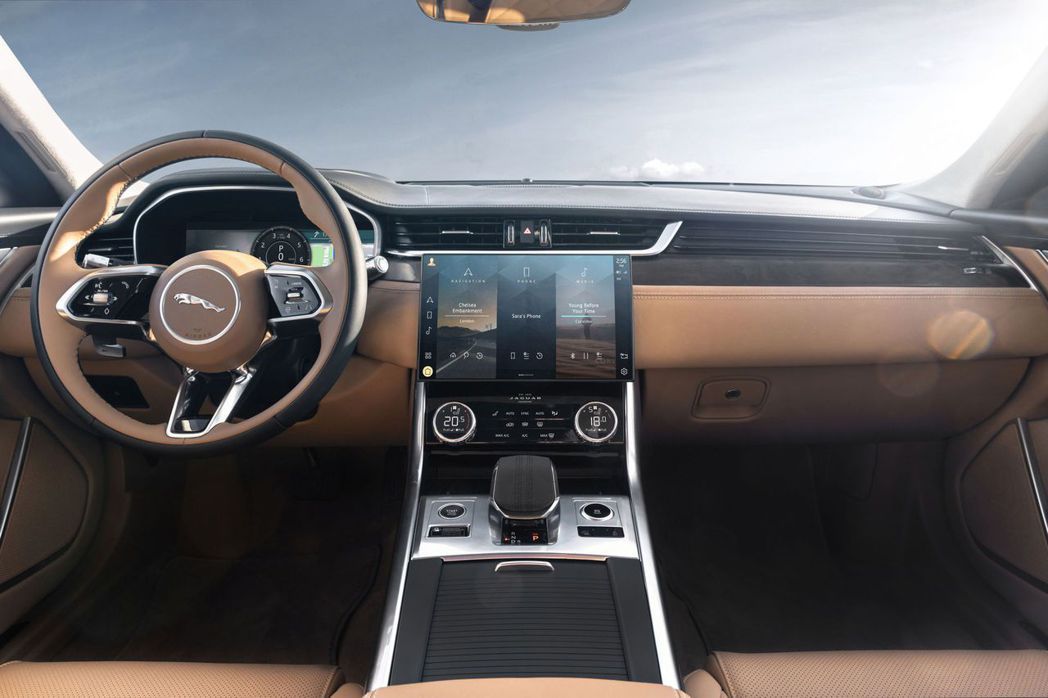 全新XF不管在內裝設計或是車室氛圍都有煥然一新的感覺。 摘自Jaguar