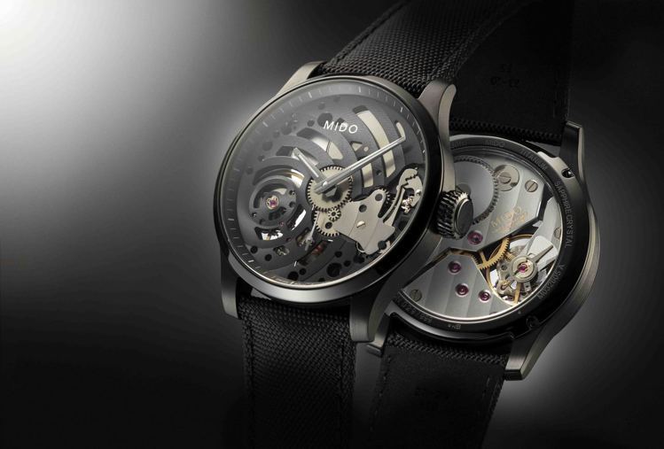 具備輕量化鈦金屬表殼、鏤空設計與手上鍊機芯的Multifort腕表，全球限量999只，展現瑞士機械腕表的金工之美。