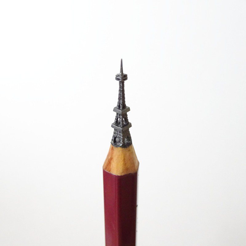 雕刻神人名為「シロイ（Shiroi）」在Twitter上分享將鉛筆筆芯雕刻成各種精美物品的神作，讓網友超佩服。圖擷自Twitter@shiroi003