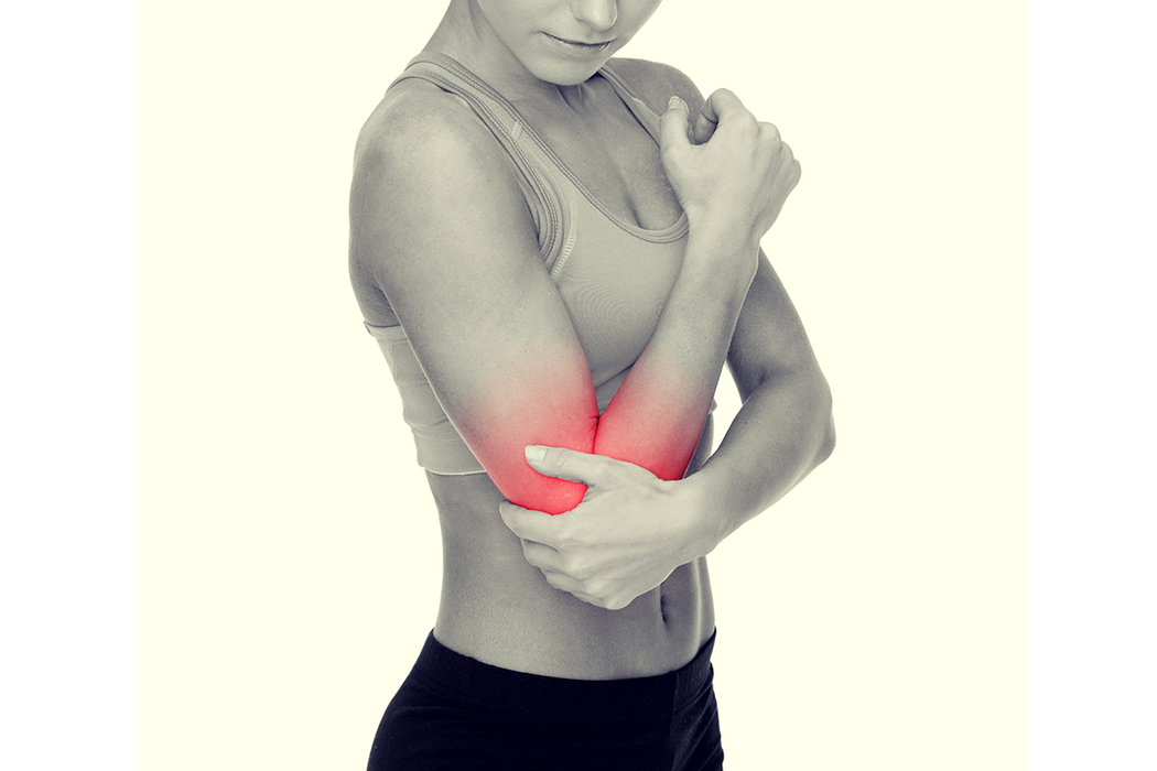 肱骨外上髁炎就是俗稱的網球肘，常因重複性過度使用肘關節出現疼痛狀況，衛生福利部桃園醫院物理治療師陳嘉弘指出，「做對運動比休息重要」。 圖／ingimage