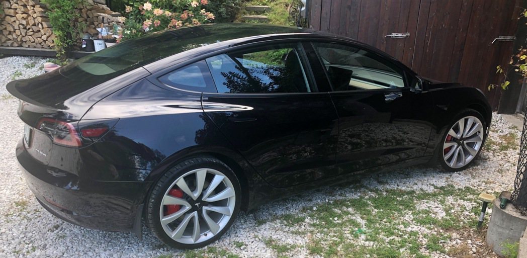 Tesla Model 3。 摘自Electrek