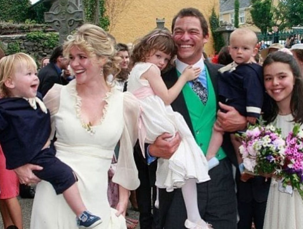 多明尼克魏斯特（右三）與凱薩琳（左二）結婚10年，一起面對大危機。圖／摘自IG