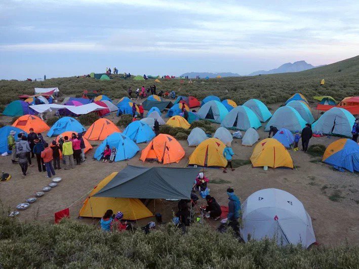 太魯閣國家公園禁止露營，但入夏後，合歡山小溪營地擠滿露營遊客。圖／聯合報系資料照片