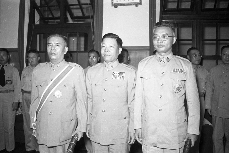 美國國務院檔案指1949年11月6日，美國駐華大使司徒雷登與蔣中正私人代表鄭介民（左一）在華府會面。圖／聯合報系資料照片